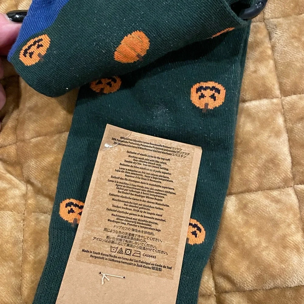 J.CREW PUMPKIN socks🎃 unisex but listed under men's- FUN FOR FALL!